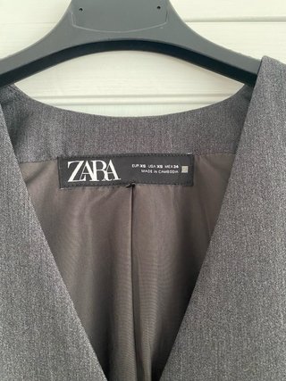 Chaleco Zara Gris