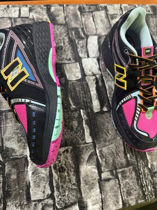 Zapatillas New Balance Negras y Rosas