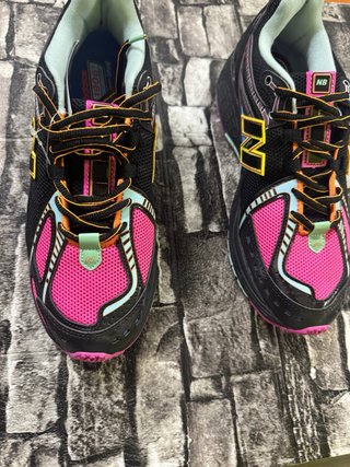 Zapatillas New Balance Negras y Rosas