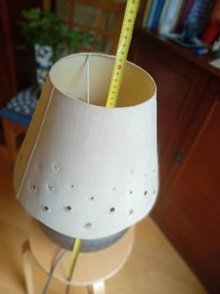 Lámpara de mesa grande