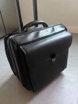 Maleta de cabina piel negra