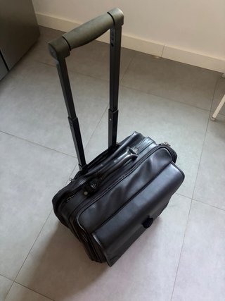 Maleta de cabina piel negra