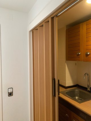 Puerta corredera plegable de fuelle