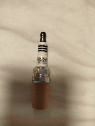 Bujía NGK BKR7E