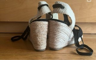 Espadrillas con zeppa Pimkie nere e beige
