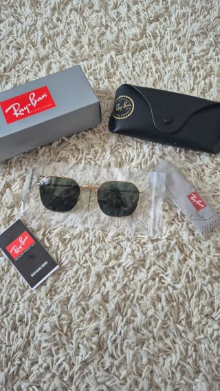 Gafas de sol Ray-Ban doradas y verdes