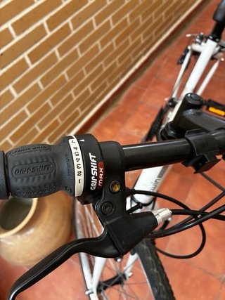 Bicicleta paseo mujer blanca
