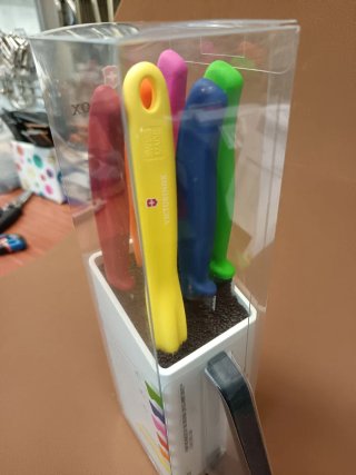 Bloque de 5 cuchillos Victorinox y un pelador
