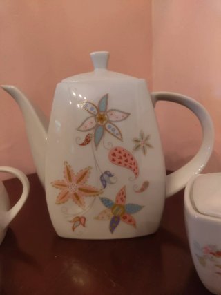 Juego de café de porcelana con flores