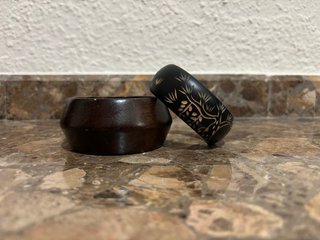 Juego 2 pulseras madera tallada