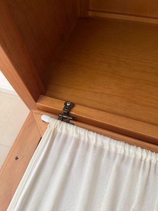 Cómoda de madera con cajones