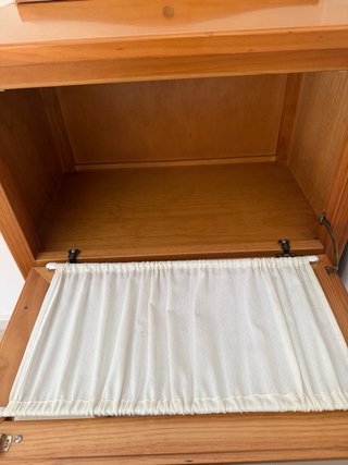 Cómoda de madera con cajones