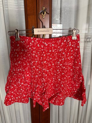 Falda pantalón Stradivarius floral roja