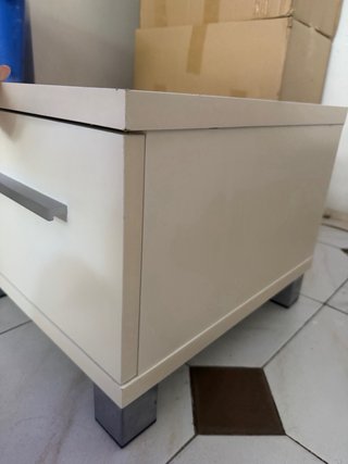 Mesitas de noche Ikea beige y plata