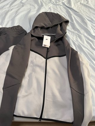Nike Tech Fleece Shorts Gris y Negro sirve como L