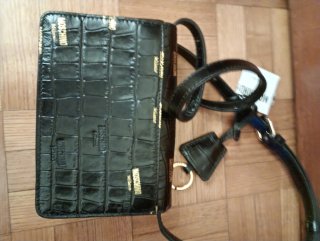 Borsa Moschino nera con logo oro