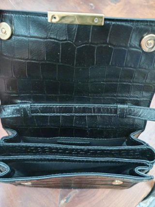 Borsa Moschino nera con logo oro