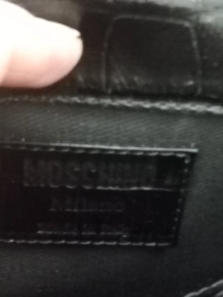 Borsa Moschino nera con logo oro
