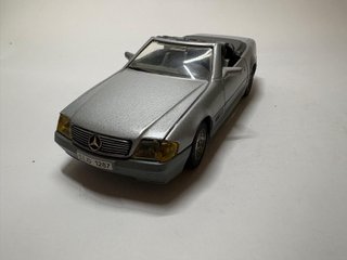 Mercedes-Benz 500 SL Cabrio Majorette 1:24