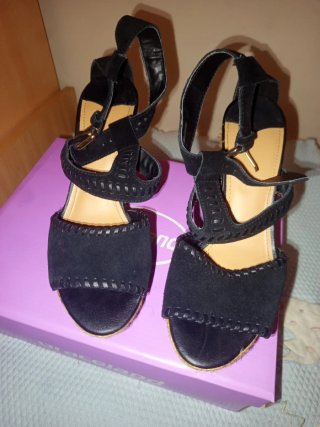 Sandalias cuña Stradivarius negras talla 36.5