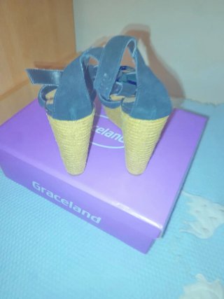 Sandalias cuña Stradivarius negras talla 36.5