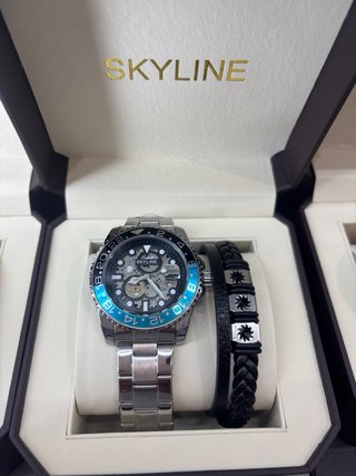 Reloj Skyline Dorado y Pulsera Negra
