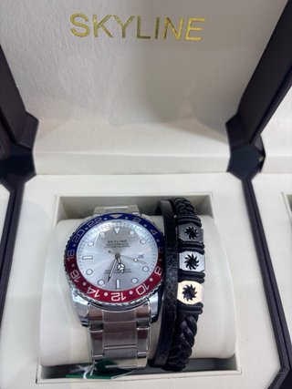 Reloj Skyline Dorado y Pulsera Negra