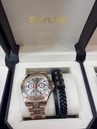 Reloj Skyline Dorado y Pulsera Negra