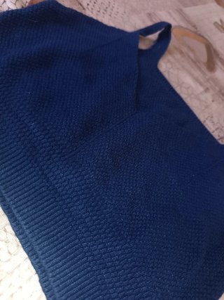 Top de punto azul
