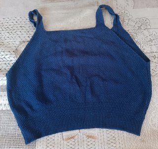 Top de punto azul