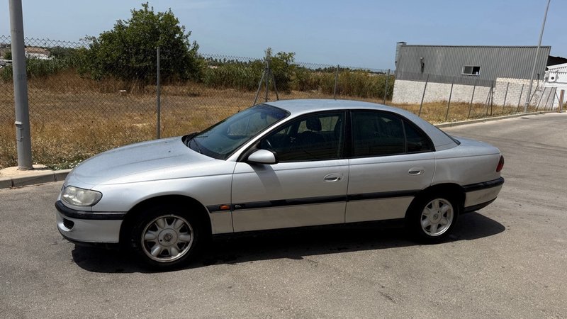 Opel Omega 1998, foto 2