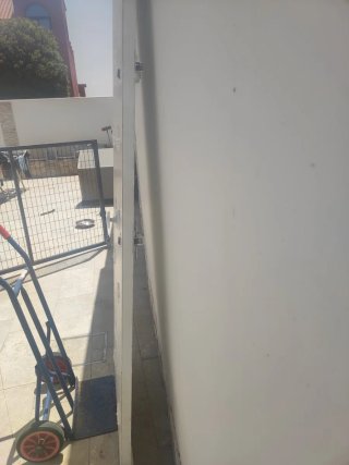 Puerta exterior de hierro