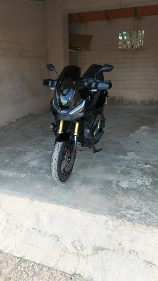 Honda X-ADV 750 Negra