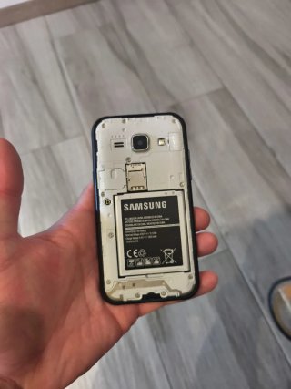 Samsung Galaxy J1 SM-J100H Negro no enciende