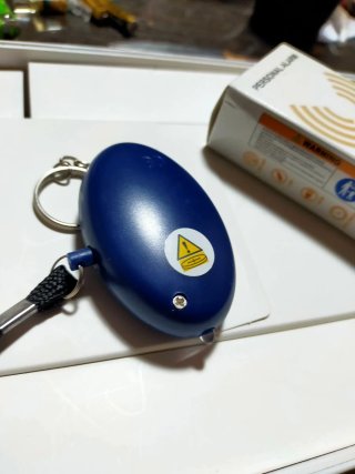 Alarma personal llavero con linterna A ESTRENAR