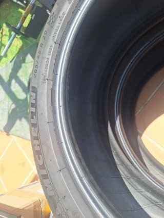 Neumático Michelin Pilot 265/45 R20