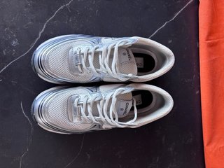 Sneakers Chanel bianche e argento