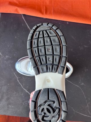 Sneakers Chanel bianche e argento