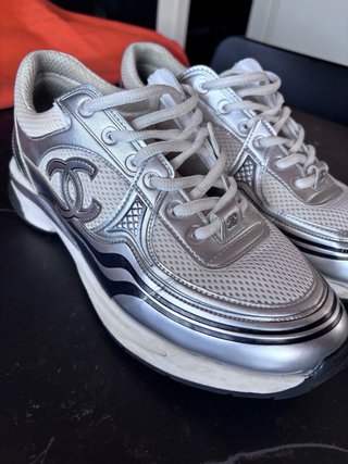 Sneakers Chanel bianche e argento