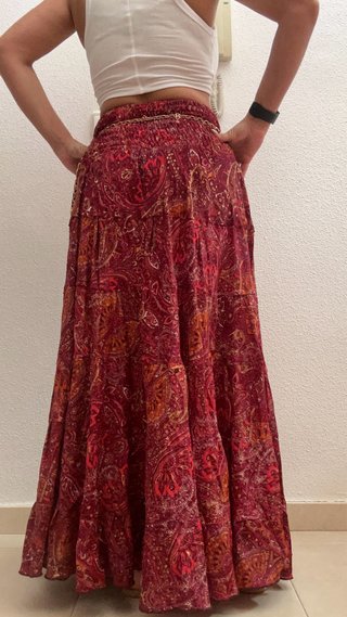 Falda larga boho roja y dorada