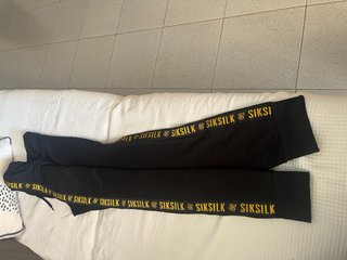 Chándal SikSilk niño talla M negro negro y dorado.