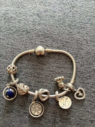 Pulsera Pandora con charms