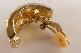 Pendientes dorados con cristales (naturales?)