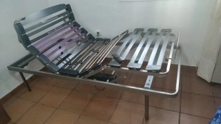 Cama articulada metálica