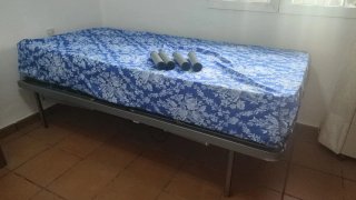 Cama articulada metálica