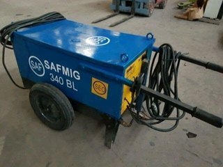 - MÁQUINA DE SOLDAR Y DE TIC