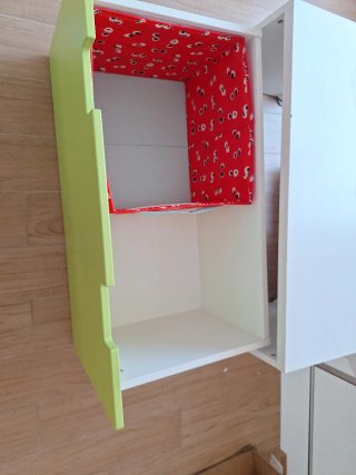 Baúl de almacenaje infantil verde y blanco
