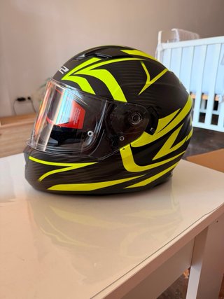 Casco Integral Negro y Amarillo