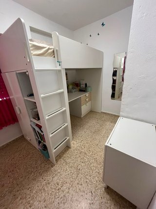 Juego de dormitorio con escritorio y armario