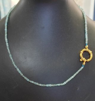Collar de patita con cierre dorado